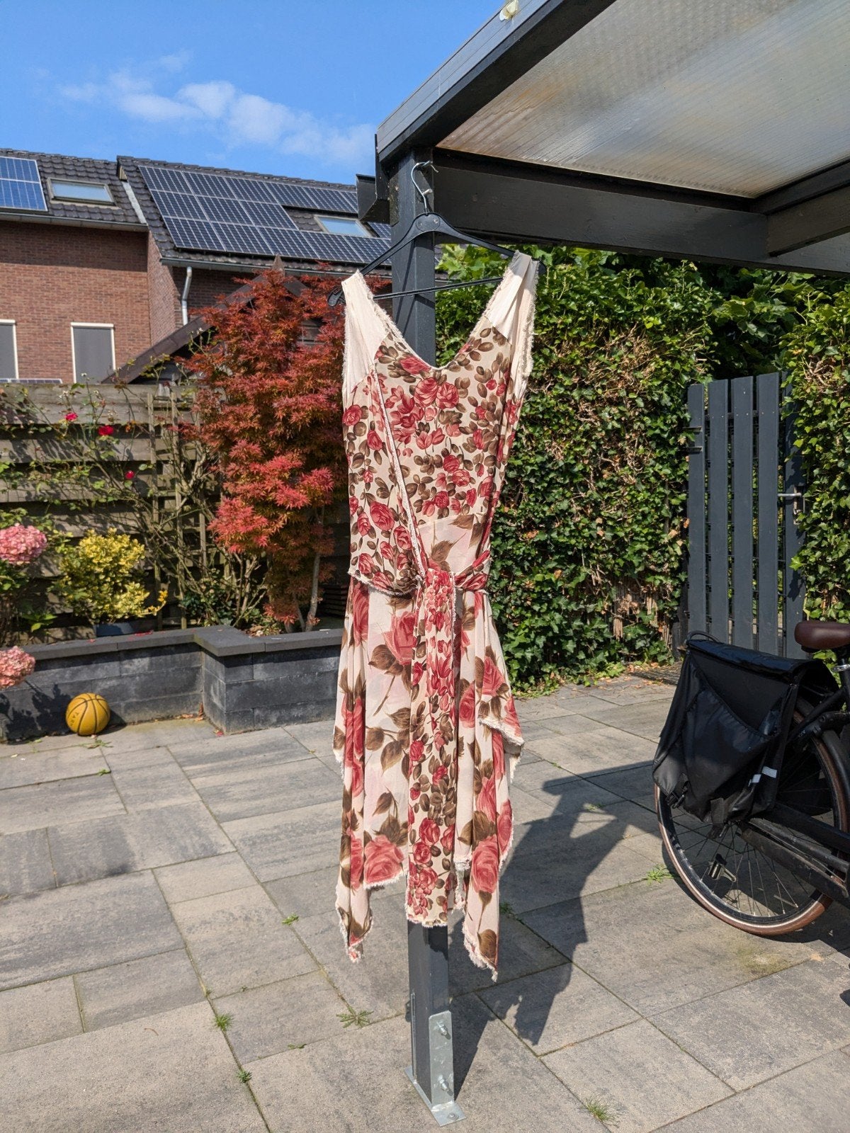 BVM Spa Zijden Jurk met Rozenprint - EU 38, Maat 38/40 (M), Meerkleurig, Ophalen of Verzenden, Zo goed als nieuw