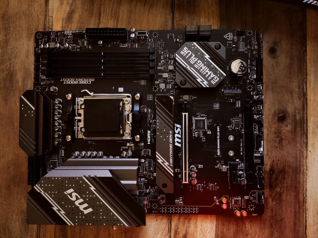 MSI GAMING PLUS WIFI B650 AM5 MOEDERBORD (NIEUW), Computers en Software, Moederborden, Nieuw, AMD, DDR5, Ophalen of Verzenden