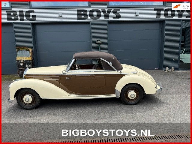 Mercedes-Benz 220 A Cabriolet ( W187 ), Open dak, Achterwielaandrijving, Cabriolet, 4 stoelen