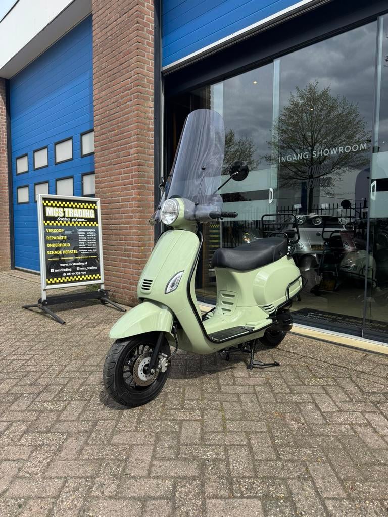 Riva bromscooter/olijfgroen/bj 2023/ km 6337, Ophalen, Gebruikt, Maximaal 45 km/u, Nvt