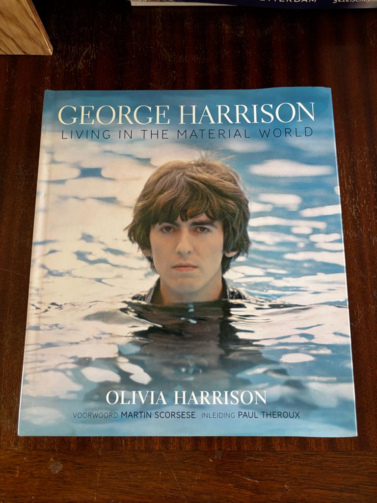 George Harrison: Living in the Material World - Boek, Boeken, Ophalen of Verzenden, Zo goed als nieuw, Film, Tv en Media