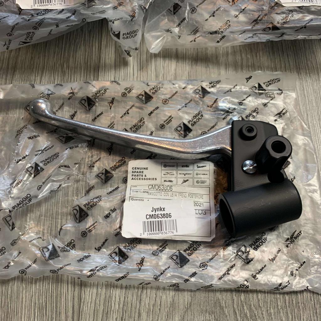 Remhendel + strop links Vespa Sprint Primavera NIEUW, Info@jynkx.com, Nieuw, Ophalen of Verzenden, Piazza 99