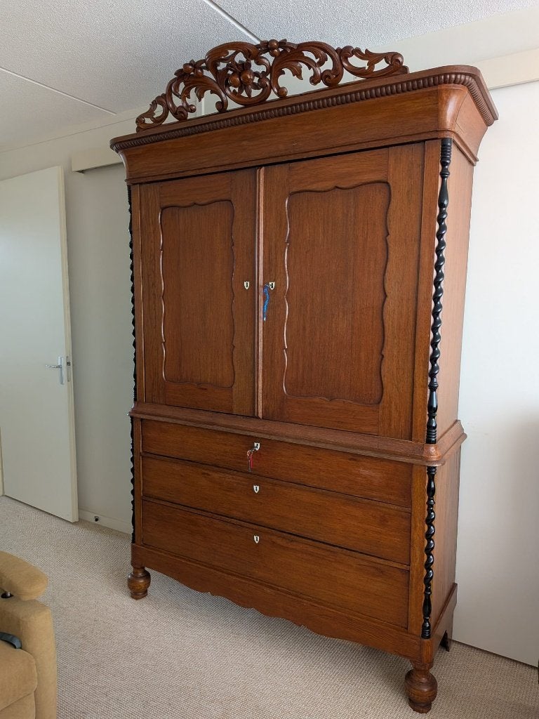Biedermeier kast, Ophalen