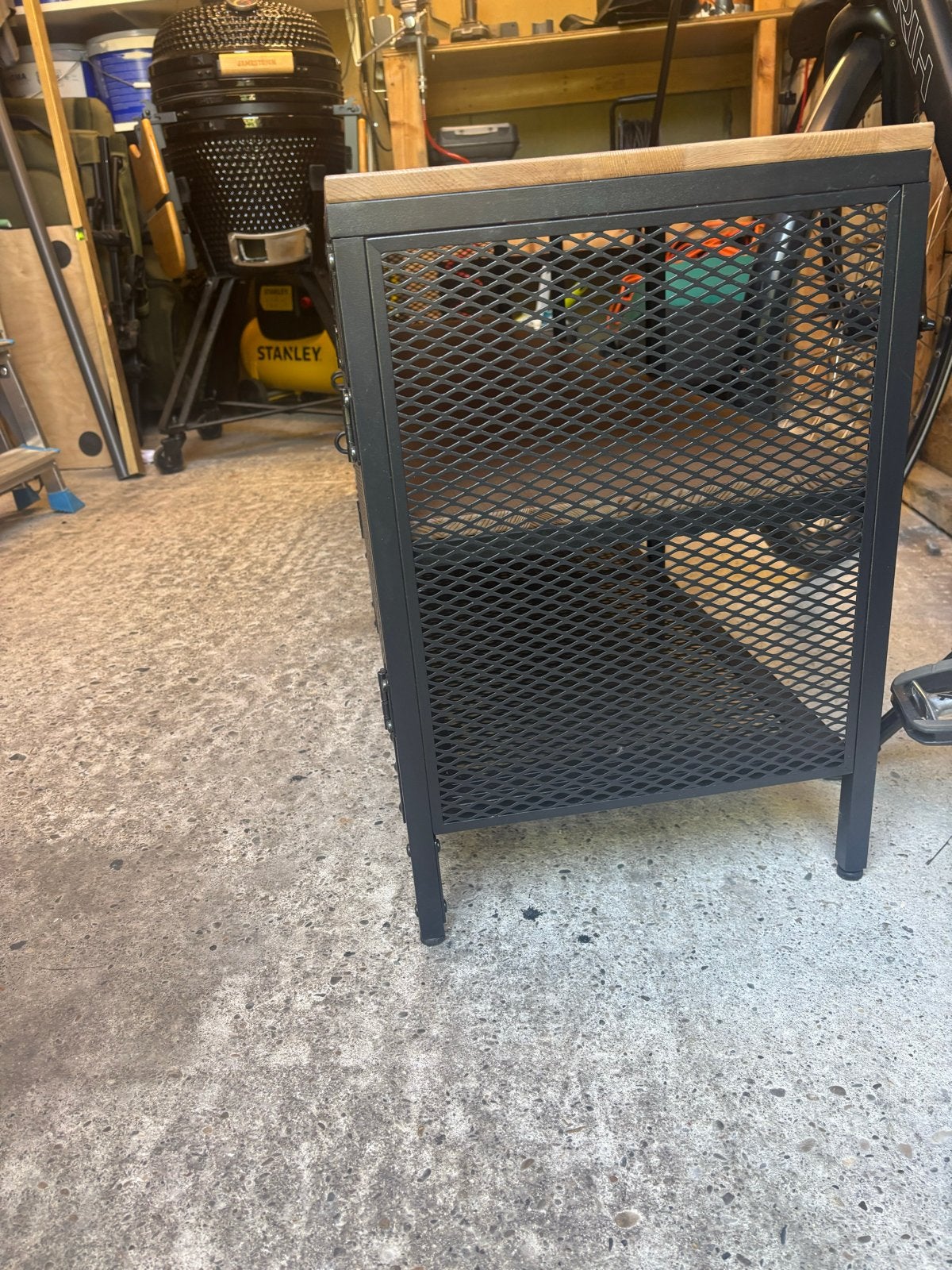 Industriële TV-kast / Dressoir met metalen deuren, Ophalen, Gebruikt, 100 tot 150 cm, 25 tot 50 cm