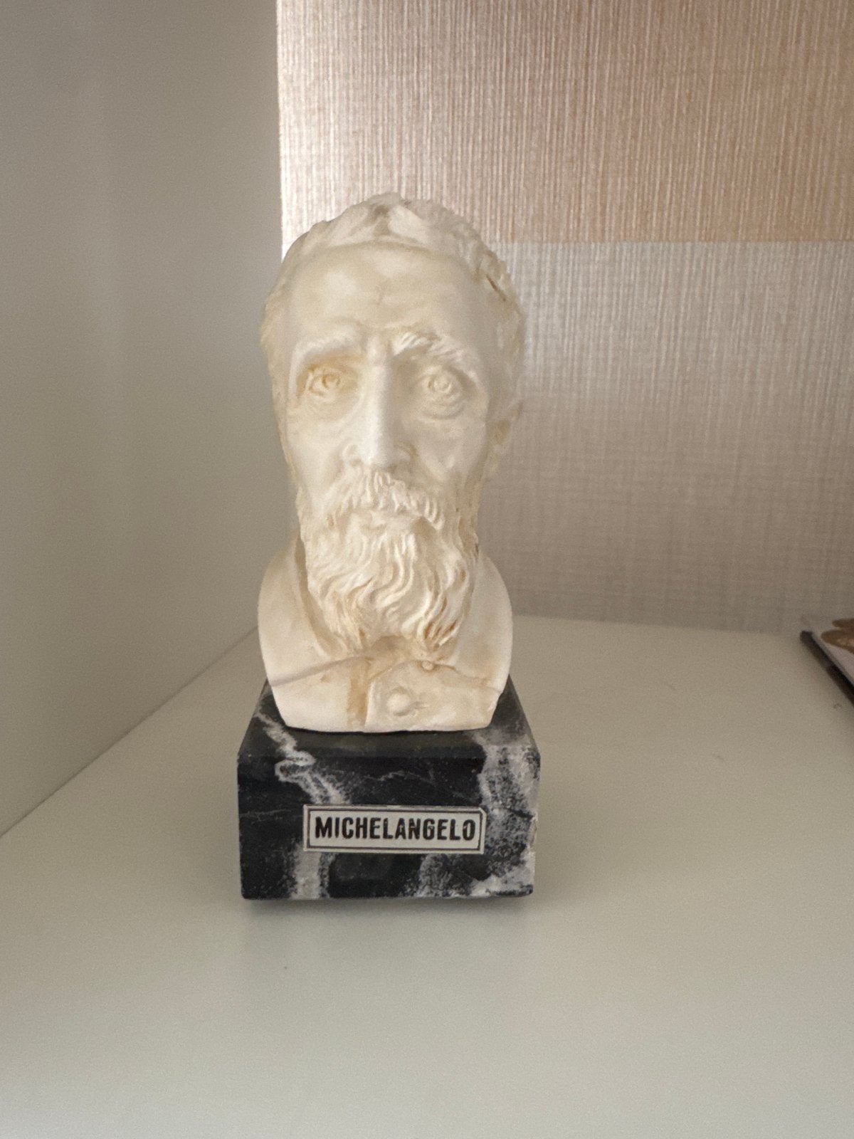 Buste van Michelangelo op marmeren sokkel, Minder dan 20 cm, Buste, Ophalen of Verzenden, Man