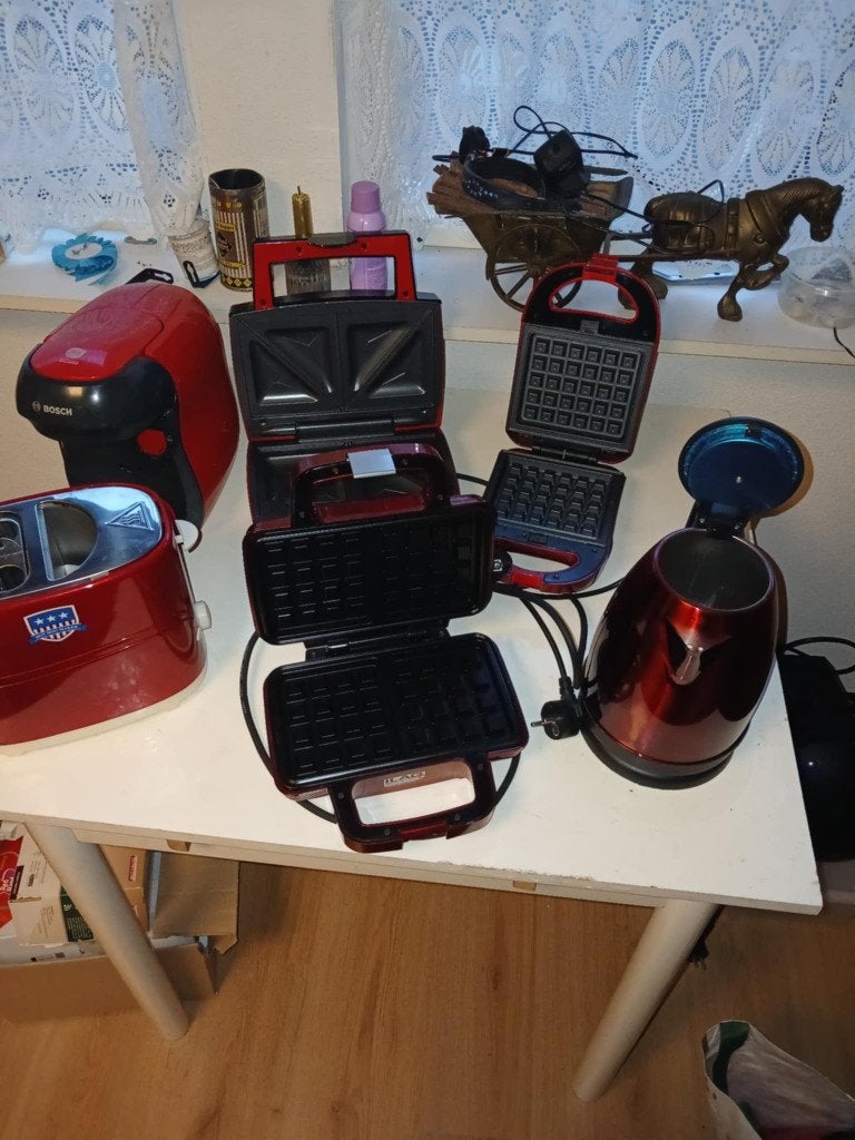 tosti/waffel ijzers hotdog maker waterkoker koffieautomaat, Overige typen, Ophalen of Verzenden, Zo goed als nieuw, Rood