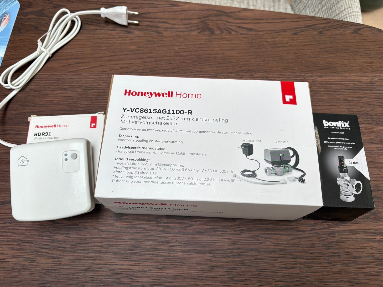 Nieuwe Honeywell zoneregelset VC8615 + relaismodule BDR91, Minder dan 30 cm, Overige typen, Nieuw, Minder dan 60 cm