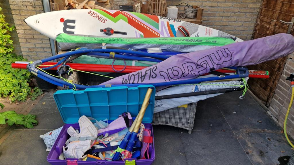 Windsurf Set: Mistral Stinger en Diamond Head & Zeilen, Watersport en Boten, Windsurfen, Ophalen, Gebruikt, 250 tot 300 cm, Complete set