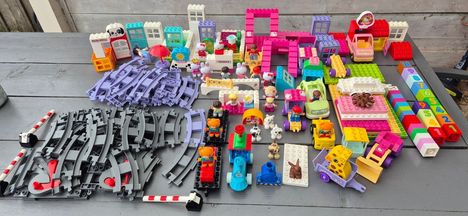 Grote partij LEGO DUPLO met treinbaan en Hello Kitty, Ophalen, Gebruikt, Overige merken