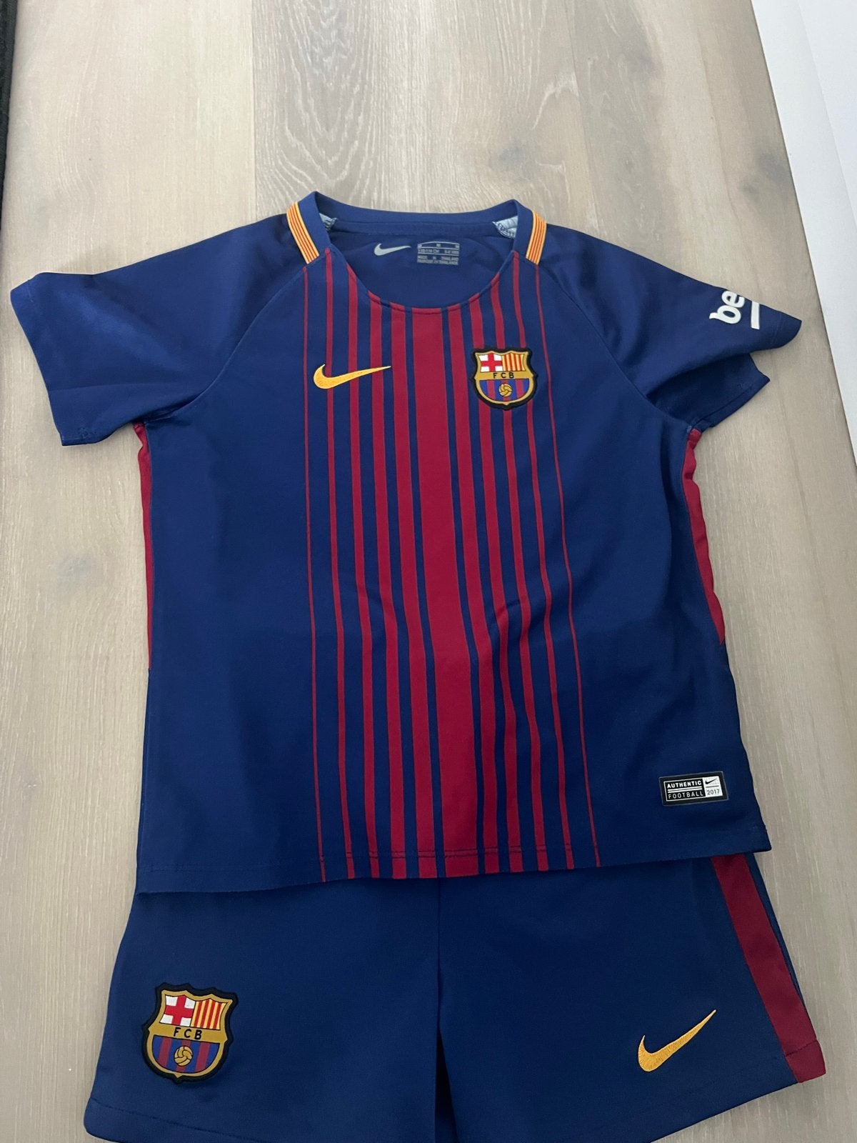 FC Barcelona thuistenue 2017/2018 maat 110/116, Ophalen of Verzenden, Zo goed als nieuw, Jongen, Setje