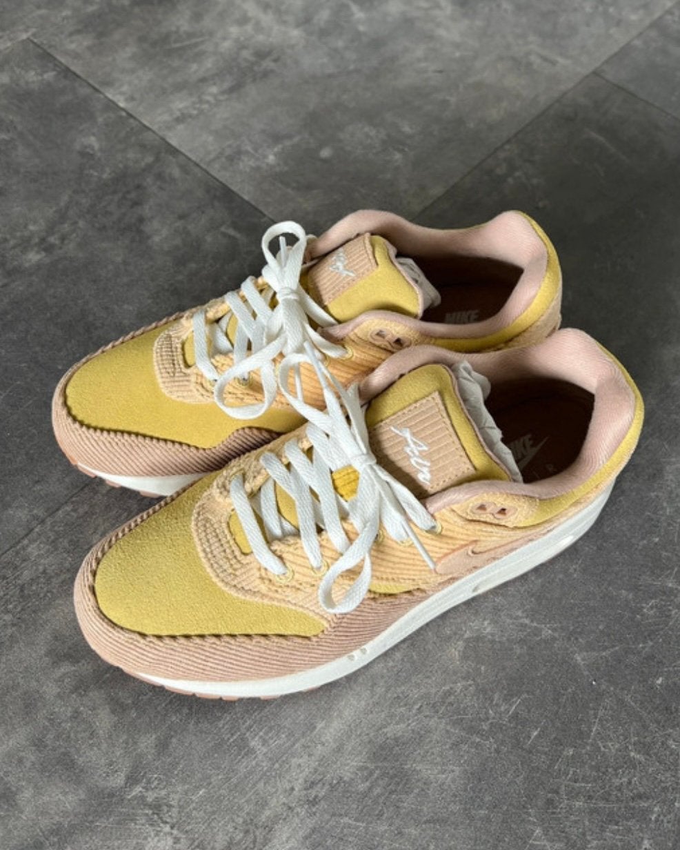 Nike Air Max 1 Buff Gold Corduroy 38,5 nieuw, Overige kleuren, Nieuw, Ophalen of Verzenden, Sneakers of Gympen