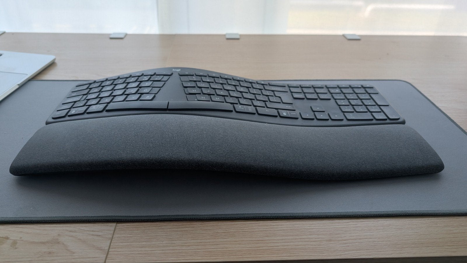 Logitech ERGO K860 Draadloos Ergonomisch Toetsenbord, Ergonomisch, Gebruikt, Ophalen of Verzenden, Draadloos