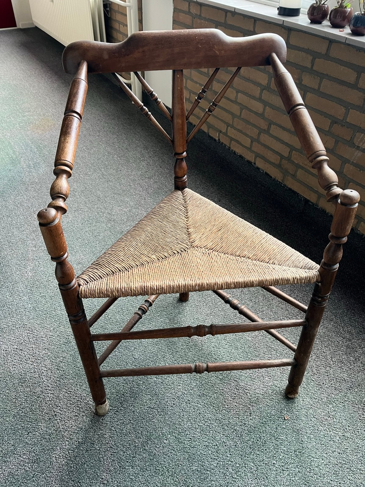 Antieke Driehoek Stoel met Biezen Zitting - Perfecte Staat, Ophalen