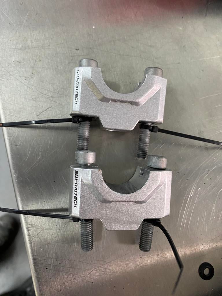 Stuurverhogers / bar riser Honda Africa Twin, Ophalen of Verzenden, Zo goed als nieuw, Benzine, Tuinfrees