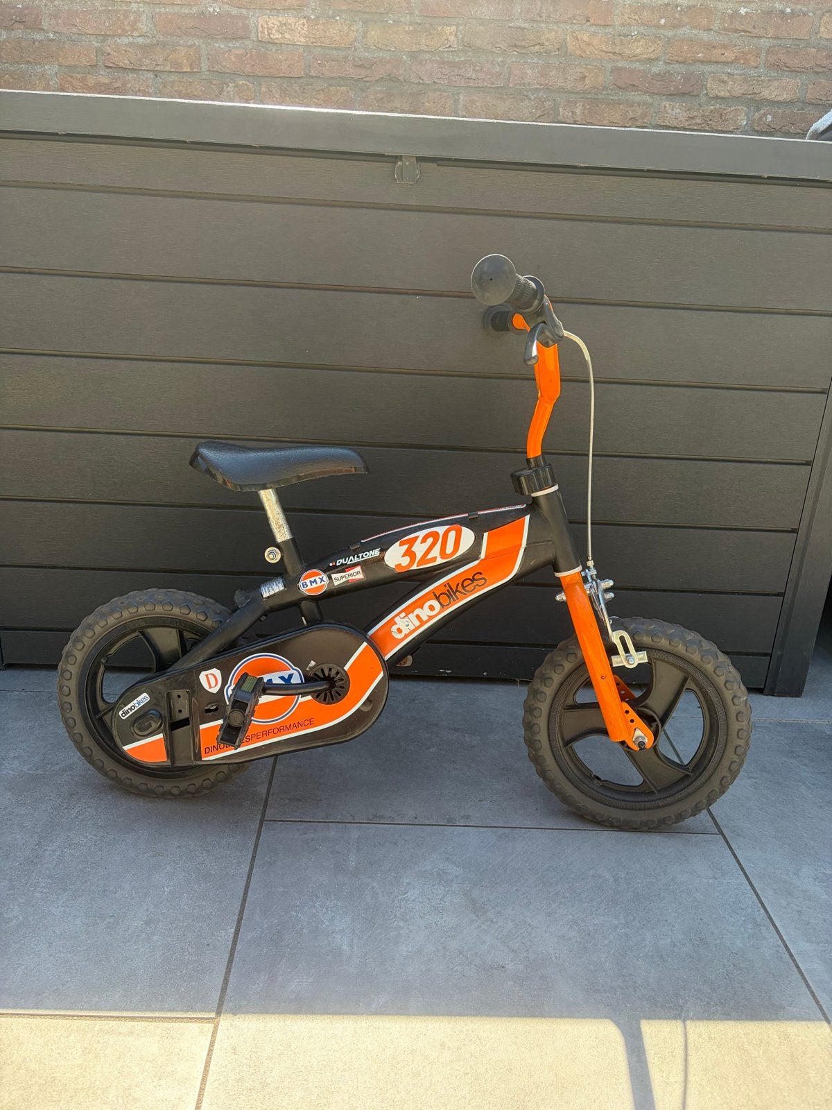 Dino Bikes 320 Kinderfiets - Zwart/Oranje, Fietsen en Brommers, Fietsen | Kinderfietsjes, Ophalen, Gebruikt, Terugtraprem, Minder dan 16 inch