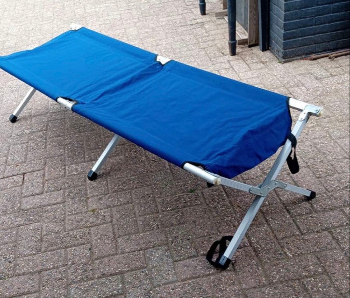 Opvouwbaar veldbed / campingbed - blauw, Ophalen, Zo goed als nieuw