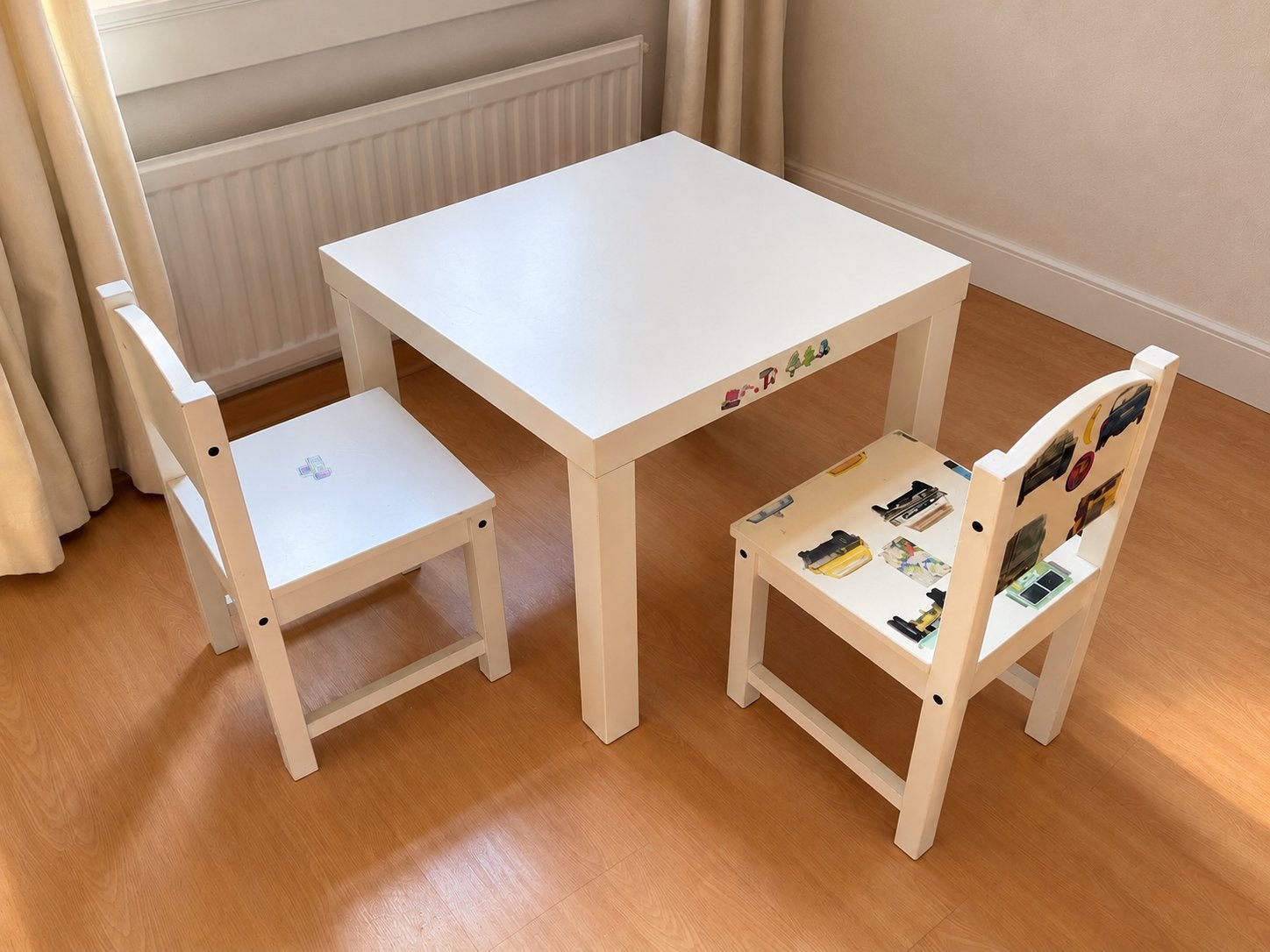 IKEA kindertafel LACK + 2 SUNDVIK kinderstoeltjes – wit, Ophalen, Gebruikt, Tafel(s) en Stoel(en)