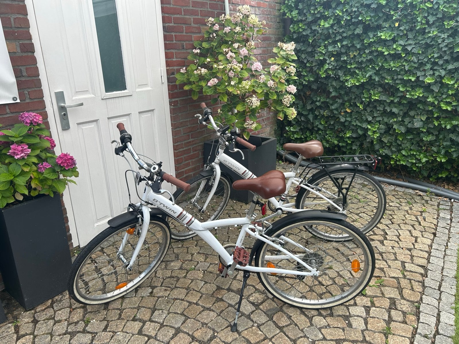 Twee B'Twin Poply 300 meisjesfietsen 24 inch, Gebruikt, Velgrem, Versnellingen, 50 tot 53 cm