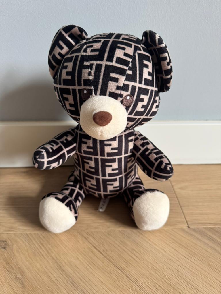 Knuffelbeer ‘fendi’, Kinderen en Baby's, Speelgoed | Knuffels en Pluche, Ophalen of Verzenden, Zo goed als nieuw, Beer