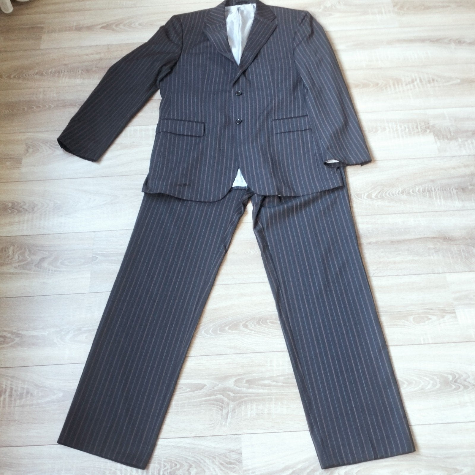 We kostuum heel donkergrijs  met bruin en beige streepje, Kleding | Heren, Maat 52/54 (L), WE, Beige, Ophalen of Verzenden