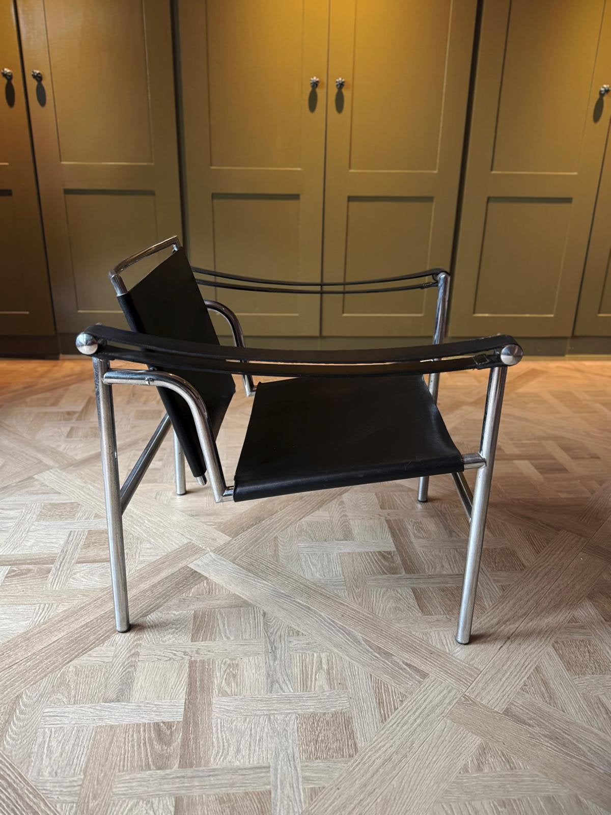 Le Corbusier LC1 Sling Chair, Design, 75 tot 100 cm, Ophalen of Verzenden, Zo goed als nieuw