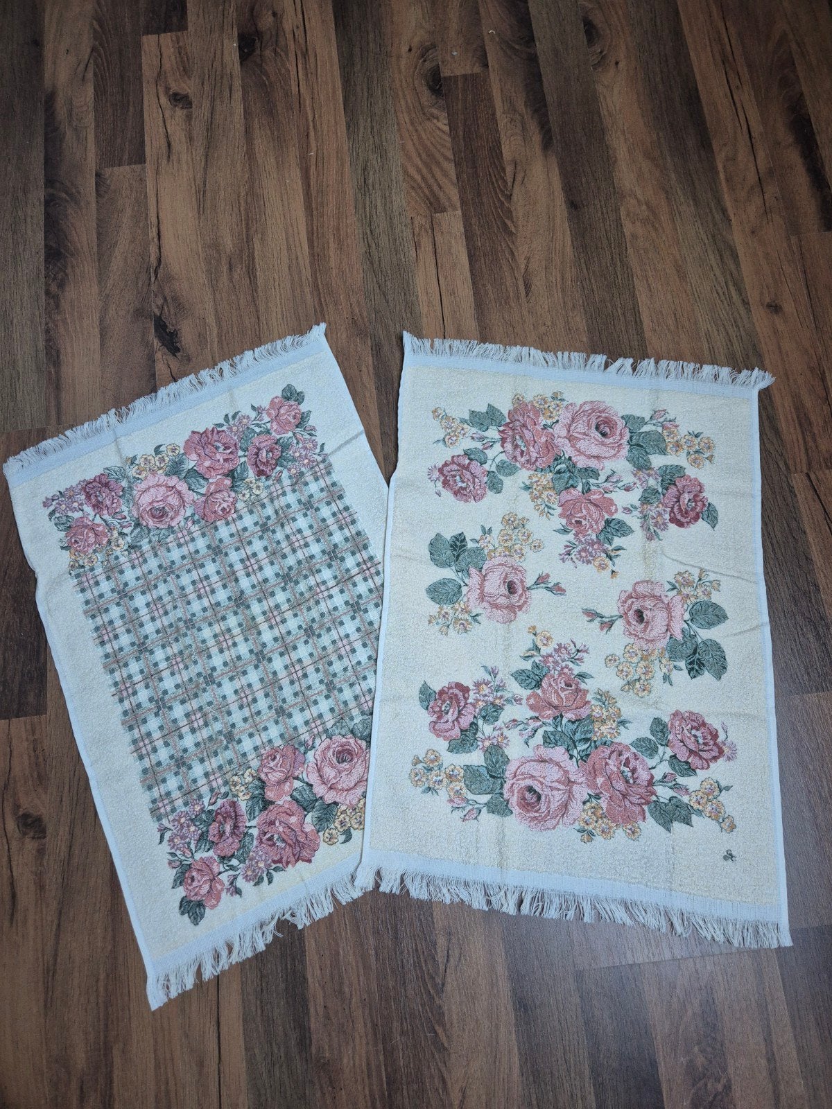 nieuwe Vintage Fieldcrest Handdoeken Rozenprint - Set van 2, Ophalen of Verzenden, Nieuw