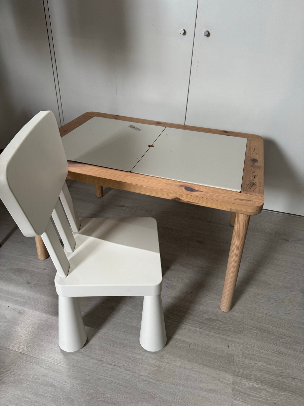 IKEA FLISAT Kindertafel met MAMMUT stoel en TROFAST bakjes, Ophalen, Gebruikt, Tafel(s) en Stoel(en)