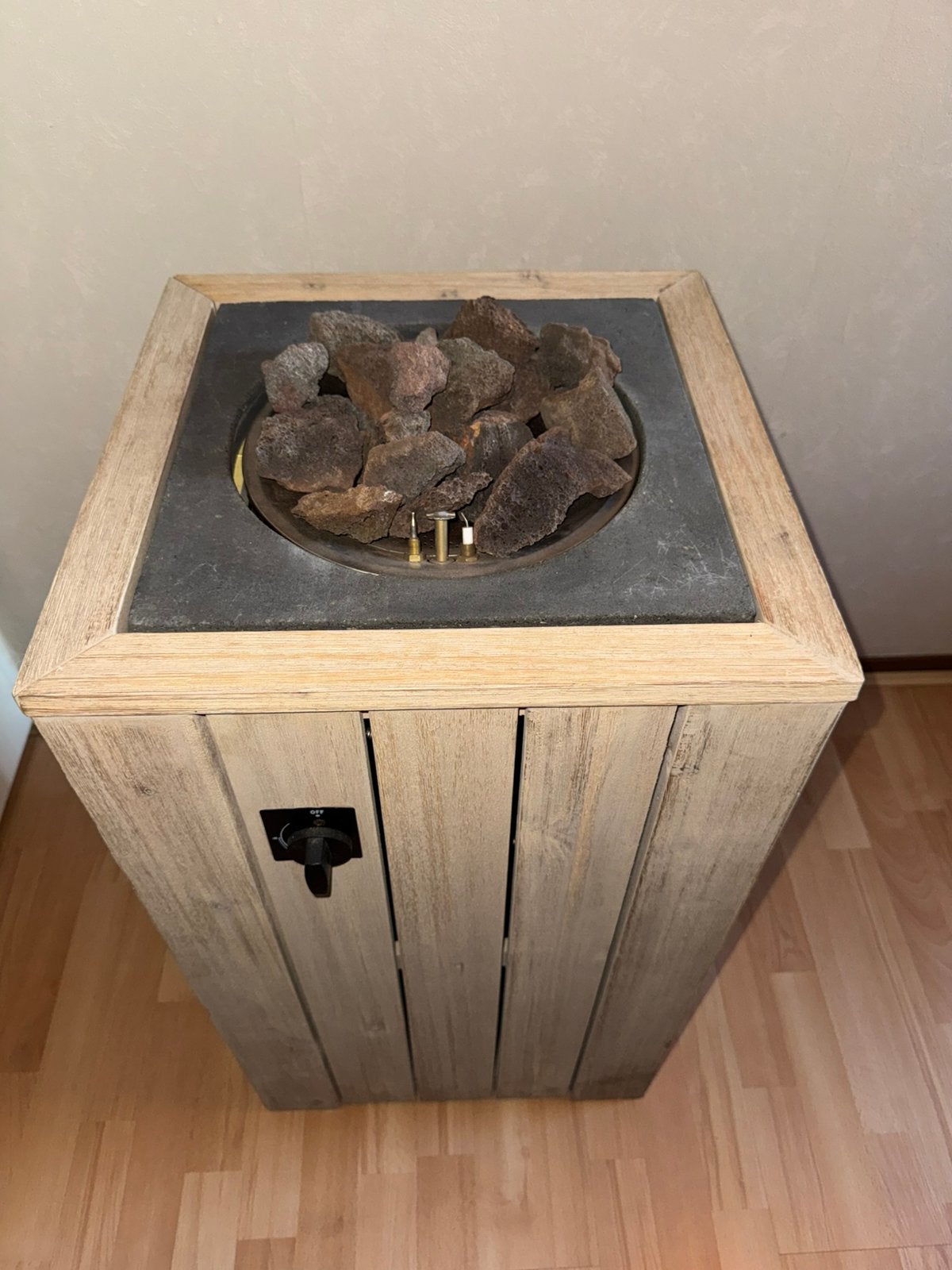 Hoge gasvuurtafel Infinity Fire System + 2 volle gasflessen, Tuin en Terras, Ophalen, Zo goed als nieuw