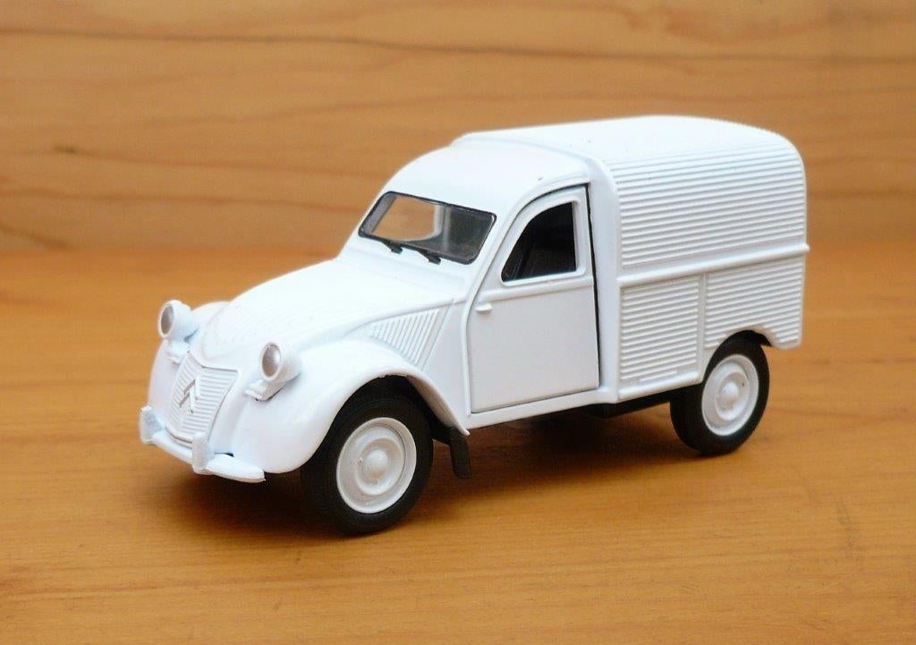 Welly Citroen 2CV Fourgonnette model 1957 (wit) schaal 1/38, Hobby en Vrije tijd, Ophalen of Verzenden, Nieuw, Auto, Overige merken