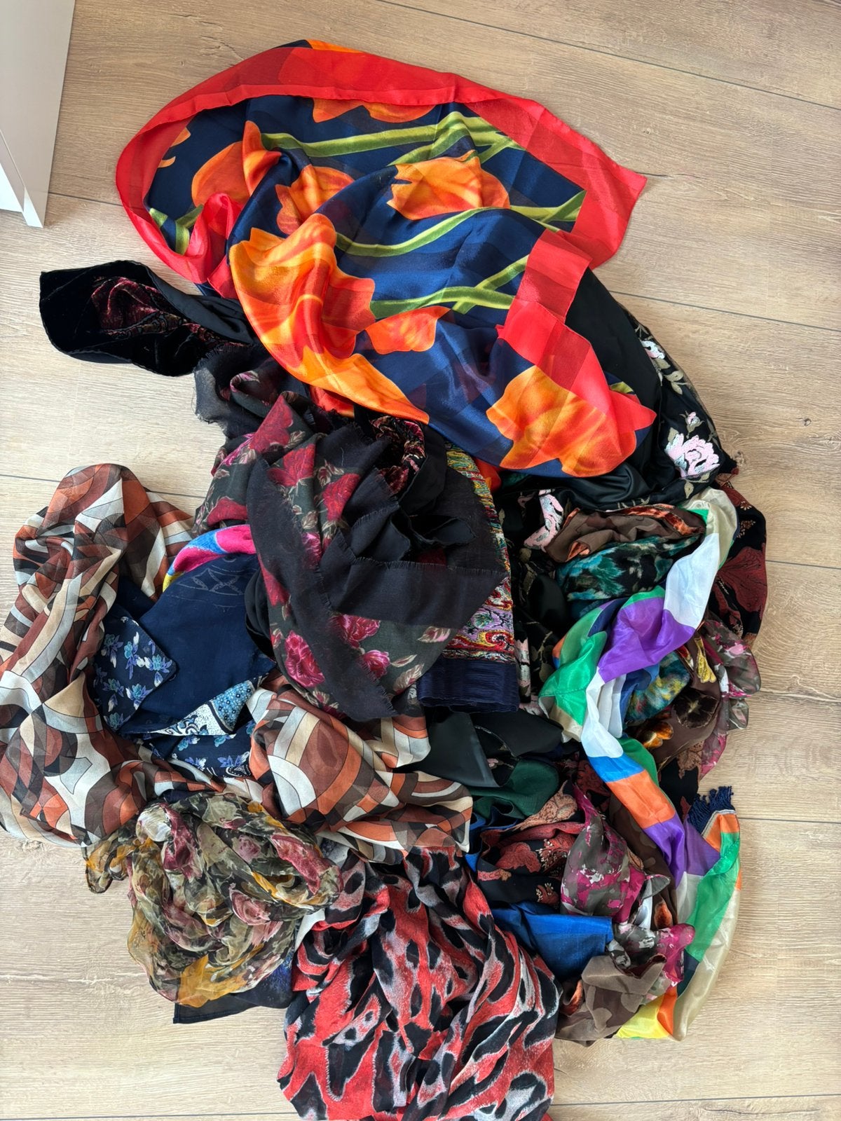 20 zijde sjaals, Ophalen of Verzenden, Zo goed als nieuw, Maat 46/48 (XL) of groter, Sjaal
