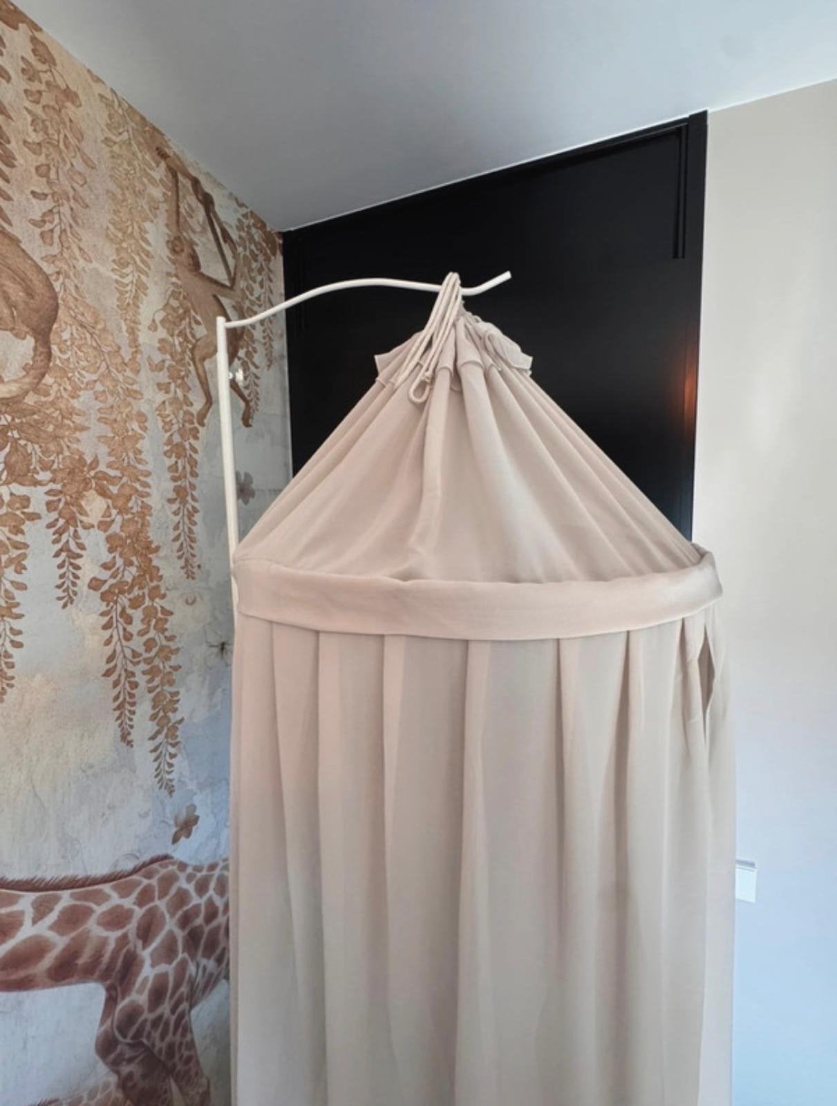 Mooie beige klamboe voor baby- of kinderkamer, Overige merken, Zo goed als nieuw, Ophangbaar, Klamboe