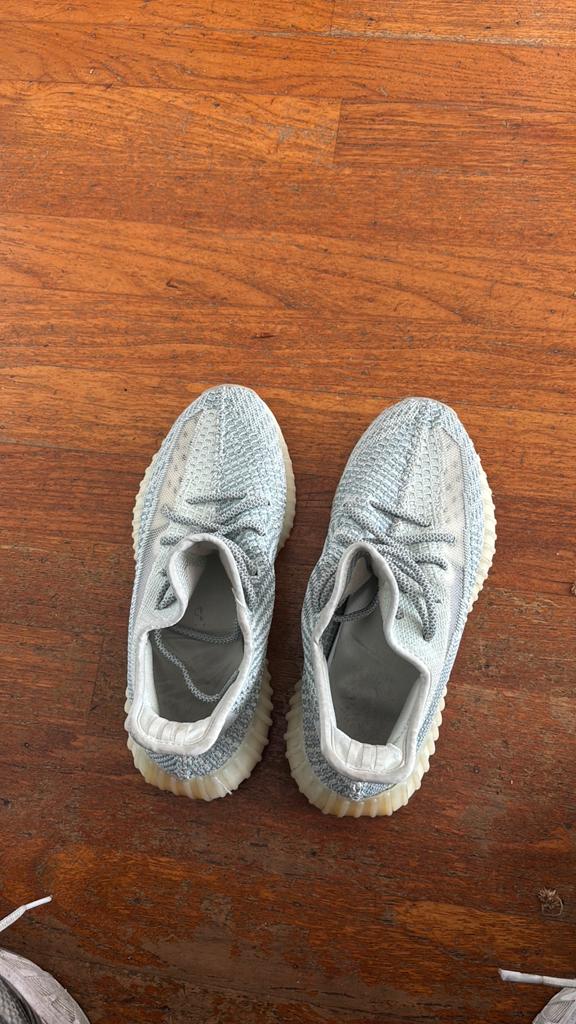 Yeezy 350, Wit, Overige typen, Ophalen of Verzenden, Gedragen