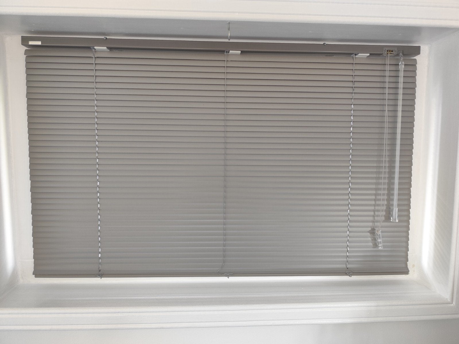 ZGAN: 3 grijze luxaflex - 2x 90x60cm, 1x 70x50cm, Zo goed als nieuw, Minder dan 100 cm, Grijs, 50 tot 100 cm