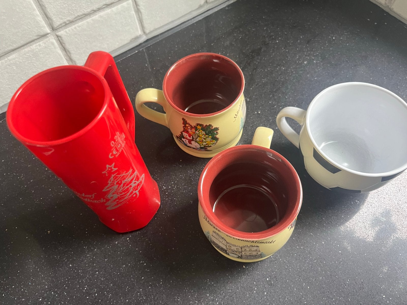 Mokken voor de Kerst, Glühwein en meer! (3 uit Duitsland), Ophalen of Verzenden, Gebruikt, Steen/keramiek, Meerkleurig