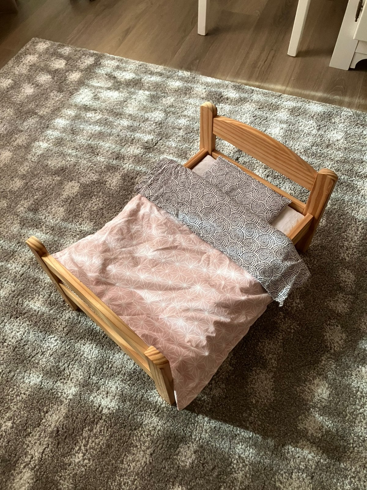 Ikea poppenbedje incl lakentjes, Ophalen, Zo goed als nieuw, Babypop
