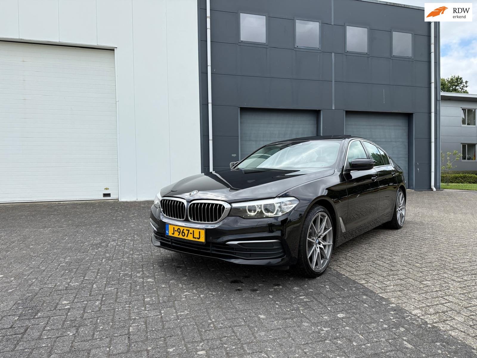 BMW 5-serie 530i xDrive Executive 2017, Auto's, BMW, Automaat, 1998 cc, Automatische klimaatregeling, Gebruikt
