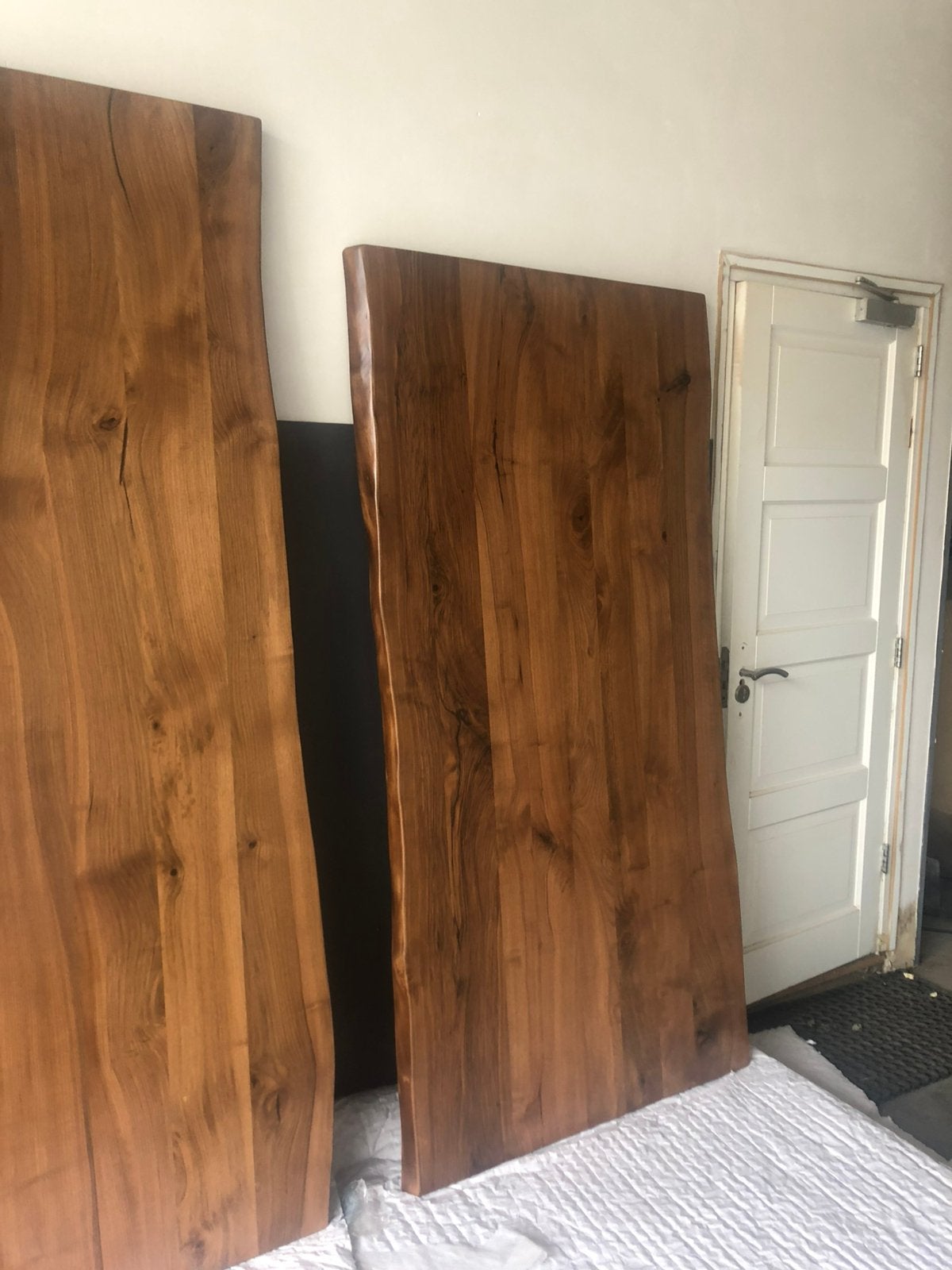 Massief Notenhouten Eettafelblad (Boomstamtafelblad), Ophalen, Minder dan 25 mm, Nieuw, Pallet