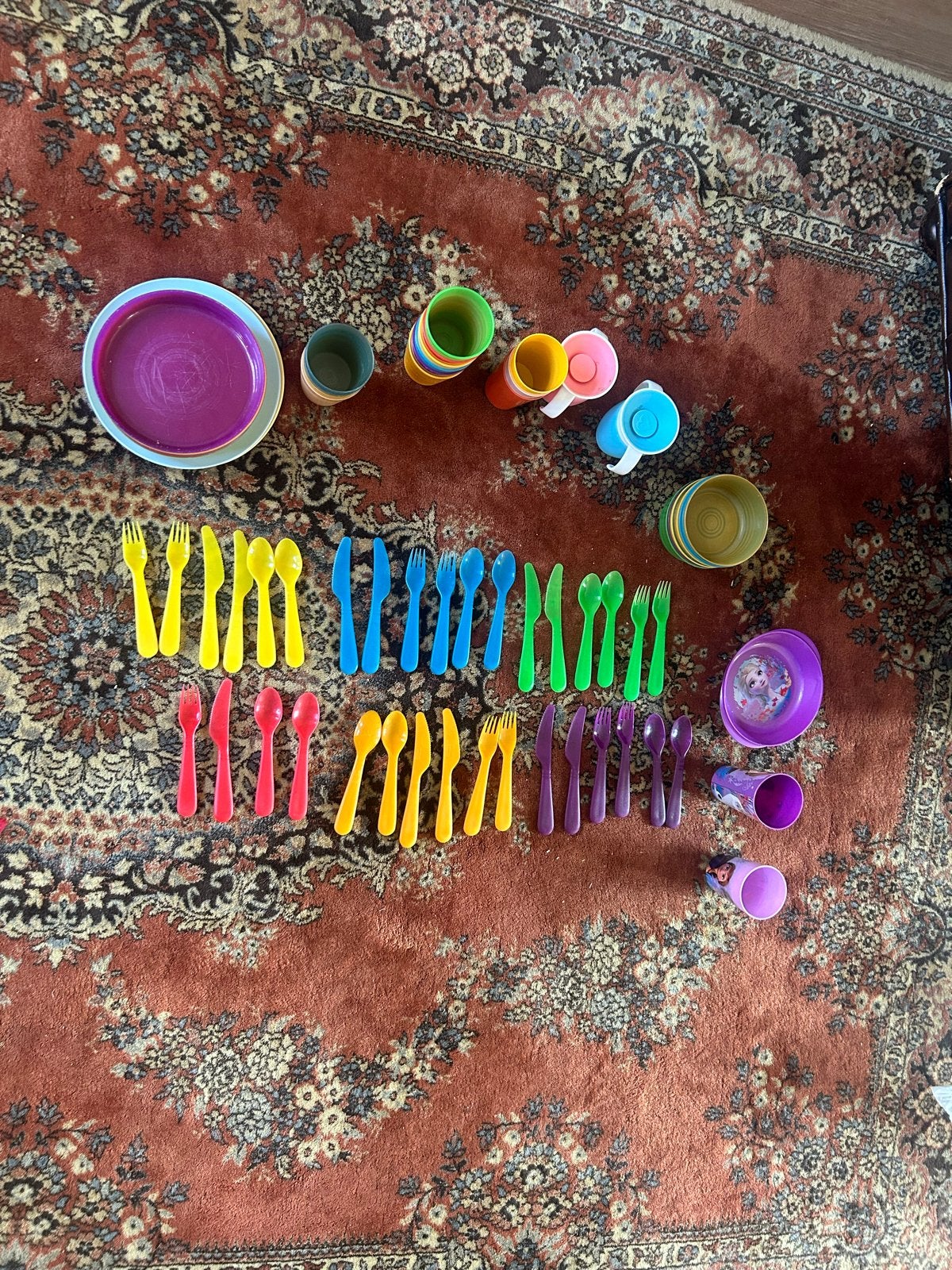 Grote set kinderbestek, borden en bekers, Ophalen of Verzenden, Gebruikt