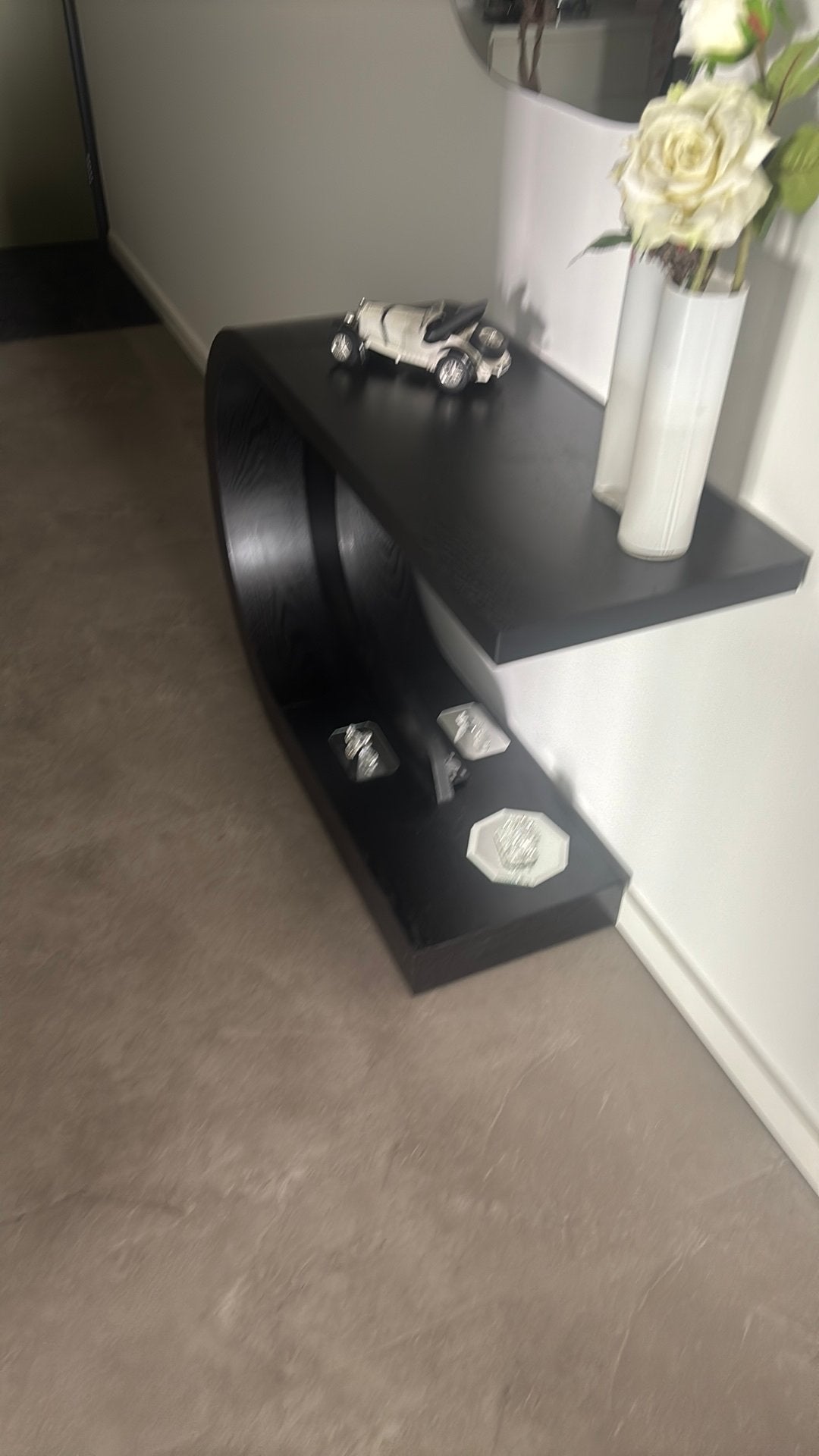 Side tafel, in het zwart., Huis en Inrichting, Ophalen, Zo goed als nieuw