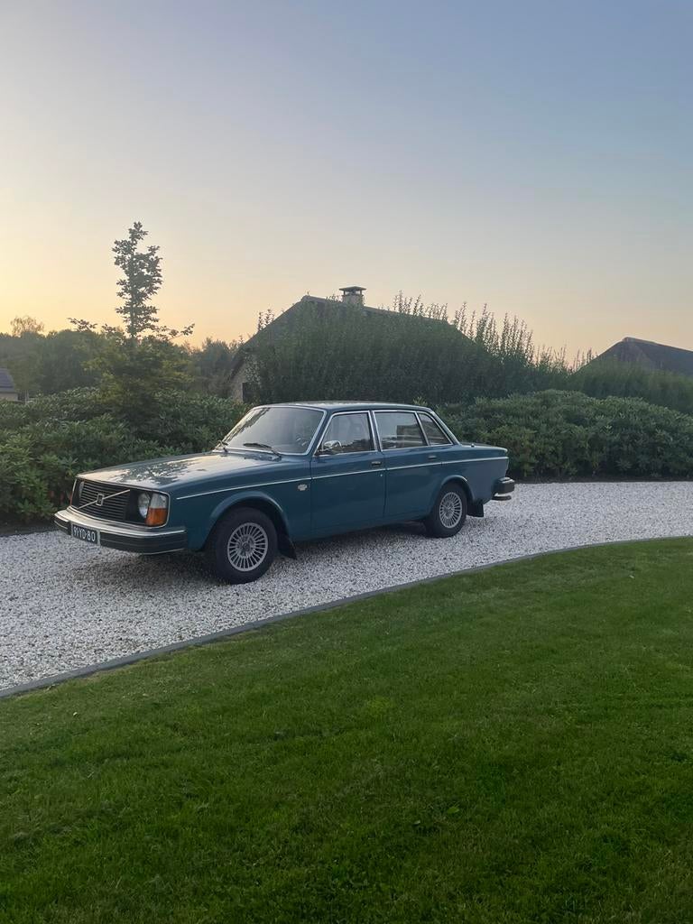 Prachtige blauwe oldtimer Volvo 244L, 1330 kg, Achterwielaandrijving, Overige modellen, 4 cilinders
