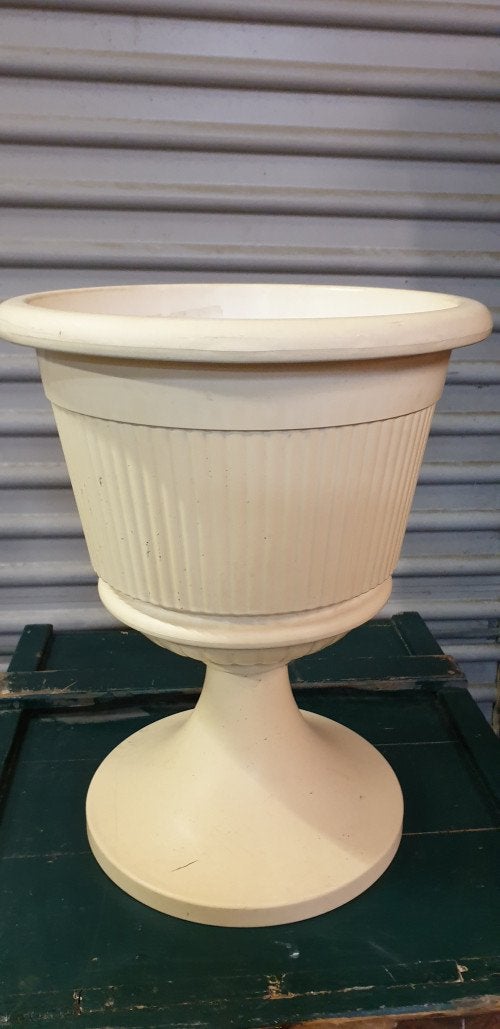 bloembak geel kunststof op voet, Ophalen of Verzenden, 'T Olde Gre-j, Info@toldegrej.nl, Endepoelstraat 20f Didam