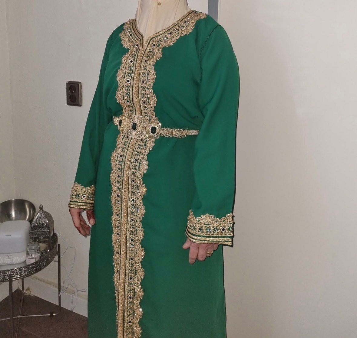 Prachtige groene Marokkaanse Kaftan met gouden borduursels, Maat 38/40 (M), Ophalen of Verzenden, Zo goed als nieuw, Onder de knie