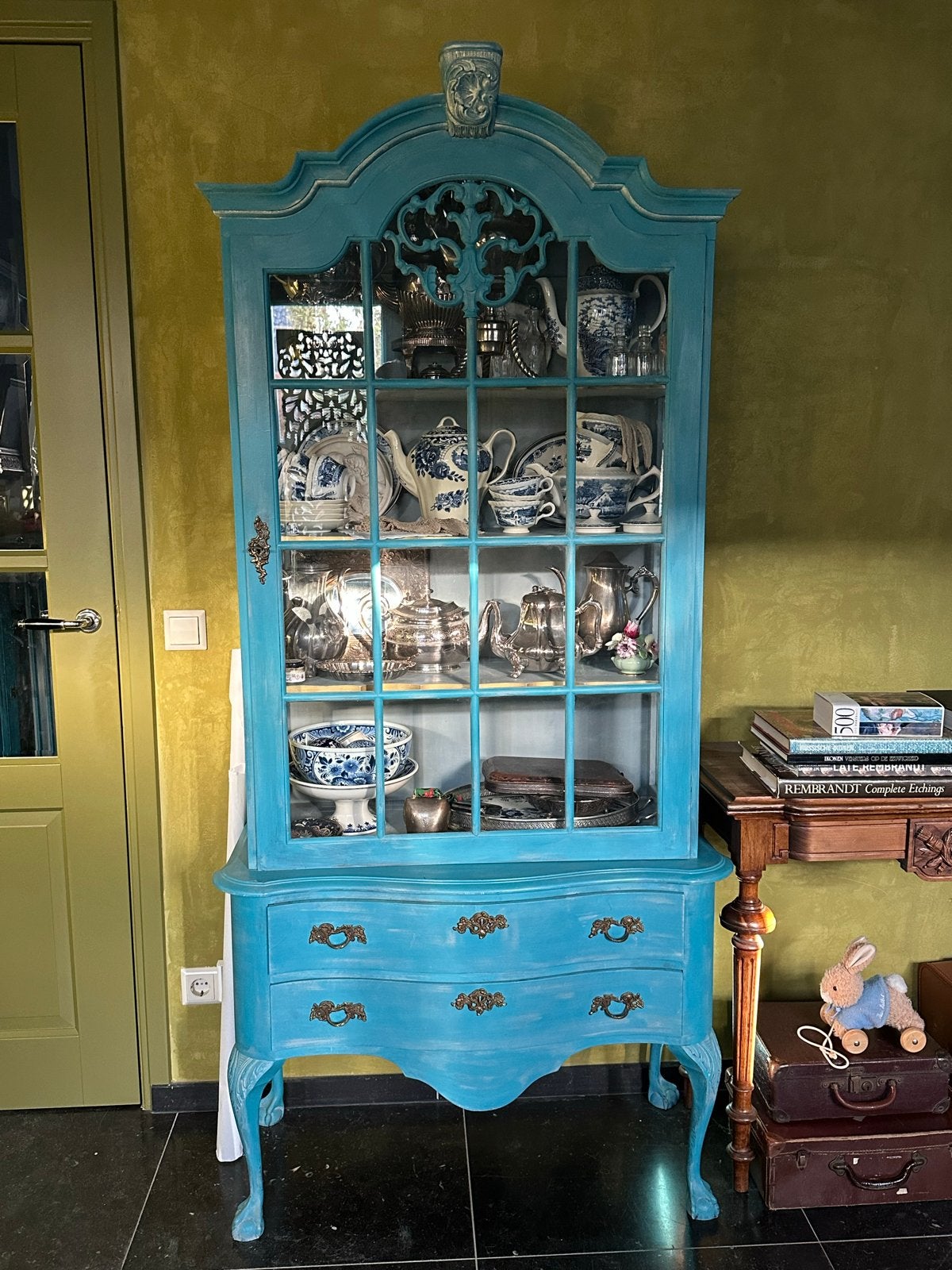 Uniek turquoise vitrinekastje - Exclusief inhoud!, Ophalen, Gebruikt, 50 tot 100 cm, Met lade(s)