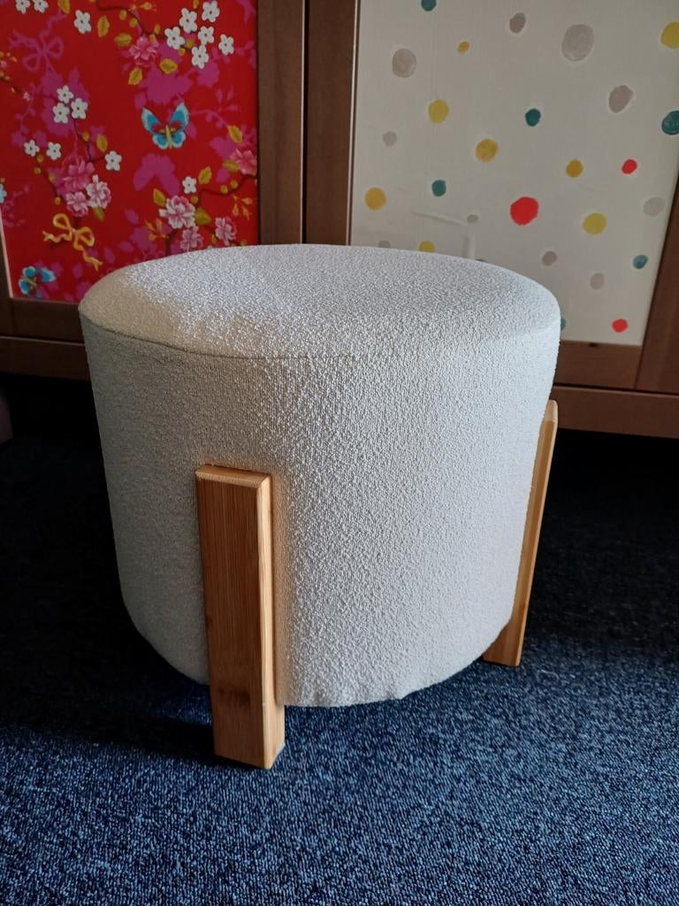 Wit krukje met houten pootjes, Ophalen, Zo goed als nieuw, Overige materialen