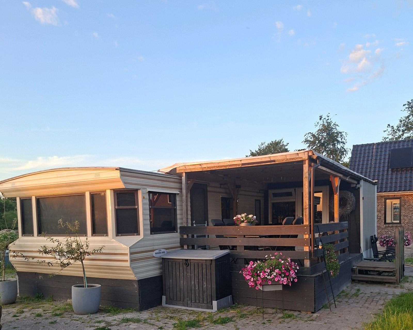 Willerby Stacaravan met 3 slaapkamers en airco, Rondzit, Particulier, Koelkast, Vast bed