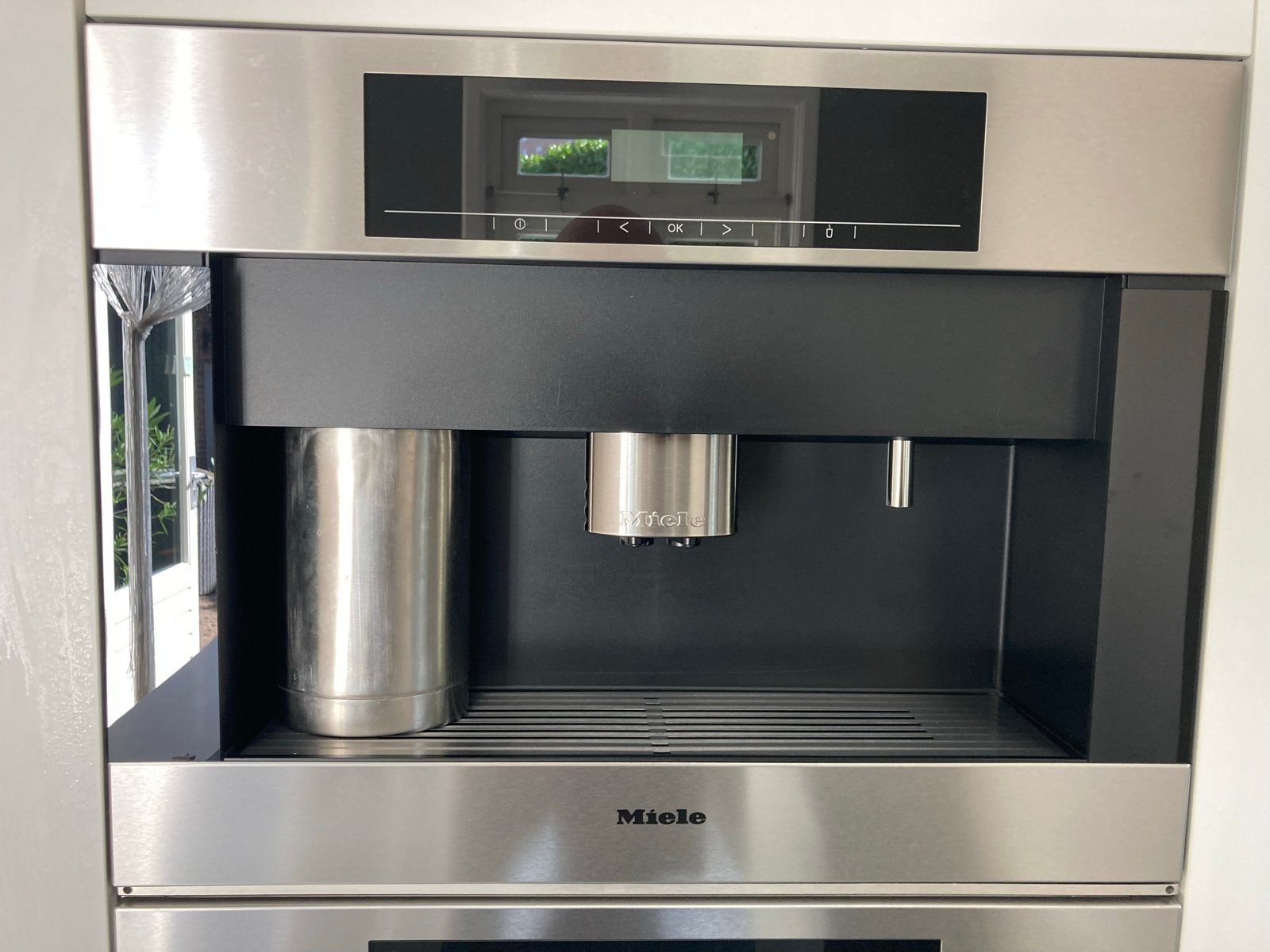 Miele CVA 5065 koffiemachine - defect -  voor onderdelen, Ophalen, Afneembaar waterreservoir, Espresso apparaat, 10 kopjes of meer