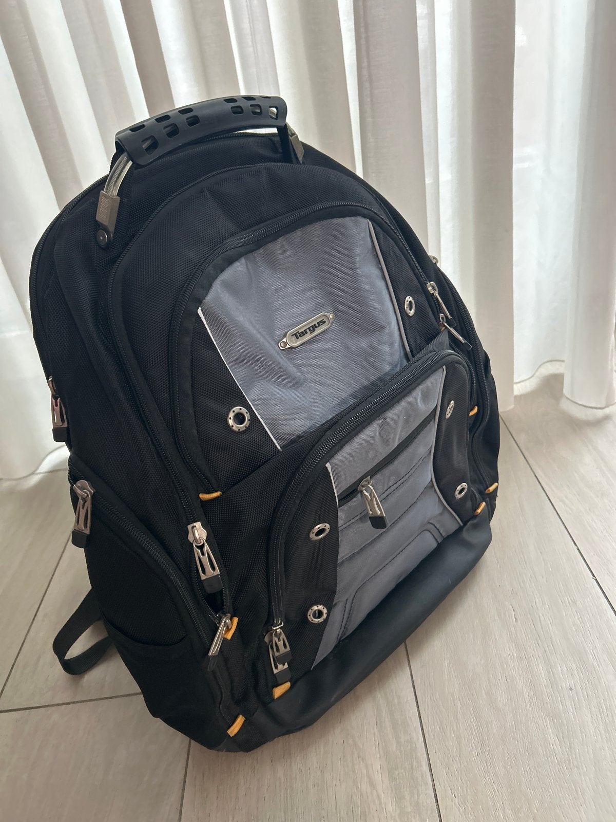 Targus Laptop Rugzak - Zwart/Grijs, Gebruikt, 25 tot 40 cm, Ophalen of Verzenden, Overige merken