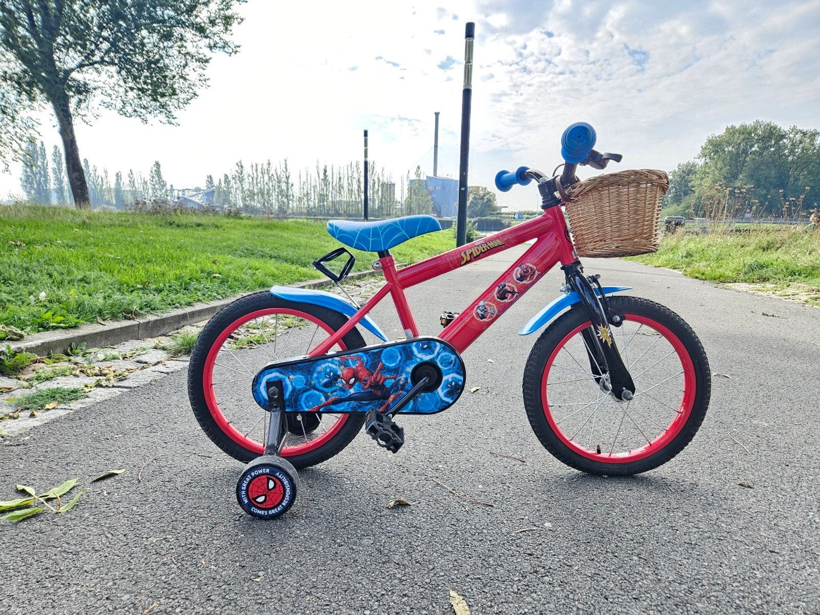 Spiderman kinderfiets 16 inch met zijwieltjes, Ophalen, Zo goed als nieuw, 16 tot 20 inch, Zijwieltjes
