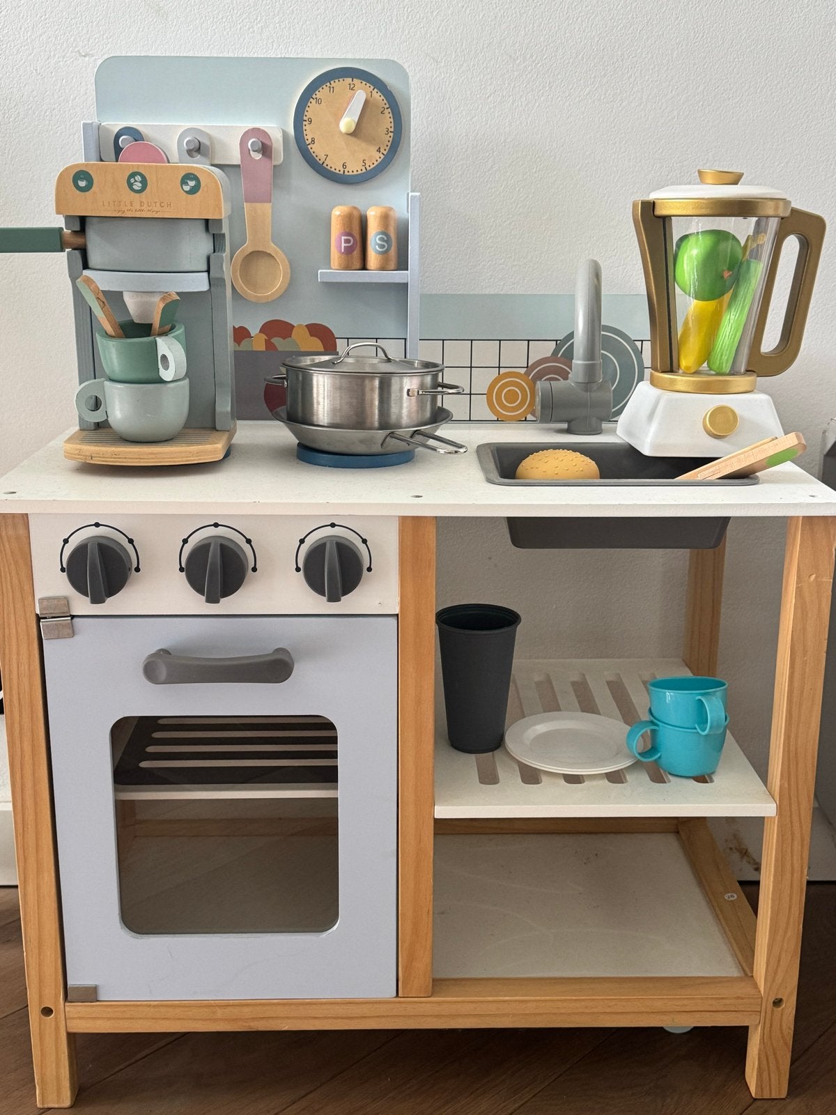 Houten Speelkeuken incl. Little Dutch Espresso machine, Ophalen, Zo goed als nieuw, Meubelstuk of Keukentje
