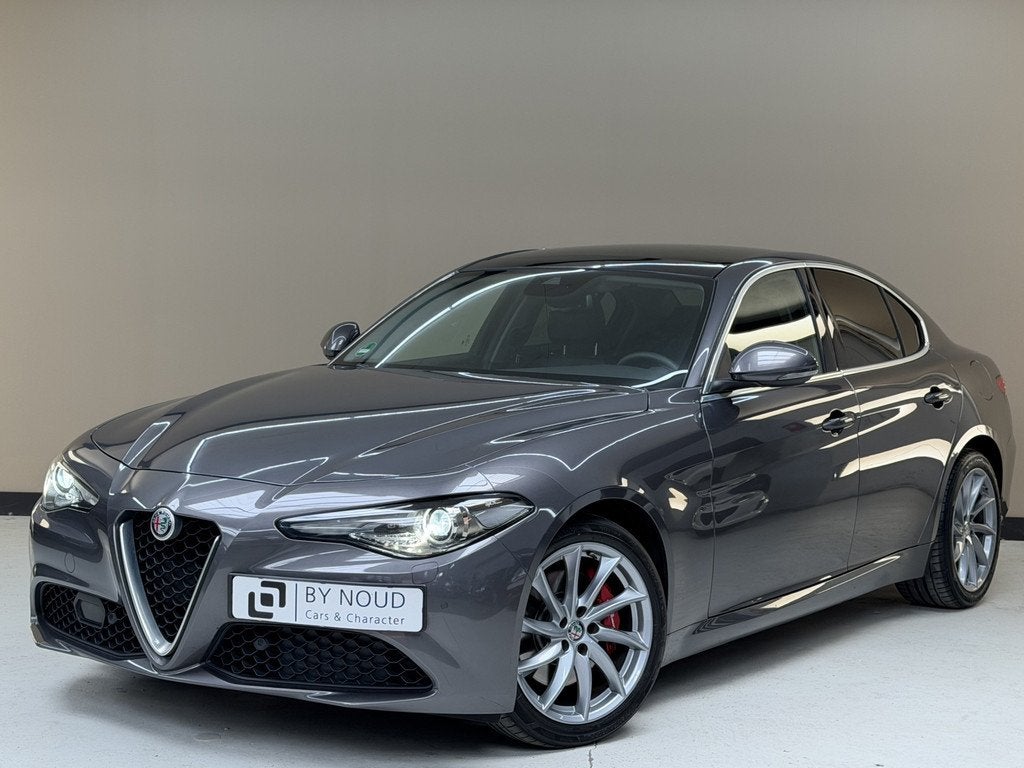 Alfa Romeo Giulia 2.0T Super, 200Pk, 2020, 1ste eigenaar, Vo, Automaat, Zwart, 4 cilinders, 1404 kg